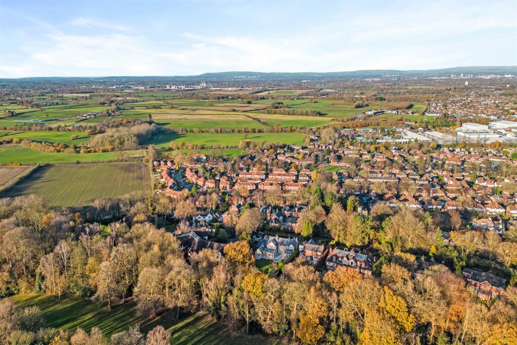 6 bedroom detached house for sale in Bradgate Road, Bowdon, WA14